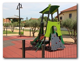 Jeux pour enfants au Parc des potes  Eyragues