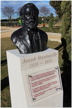 Buste de Joseph Roumanille situé au parc des Poètes à Eyragues, sculpté par M. Langloys Buste de Joseph Roumanille situé au parc des Poètes à Eyragues, sculpté par M. Langloys