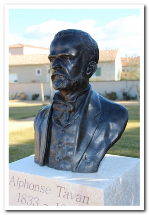 buste d'Alphonse Tavan scuptée par M. Langloys, situé au Parc des Poètes à Eyragues buste d'Alphonse Tavan scuptée par M. Langloys, situé au Parc des Poètes à Eyragues